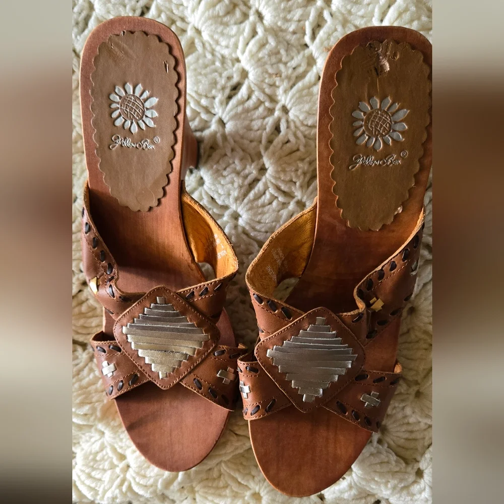 Yellow Box Women's Brown Sandals with Silver & Gold Accents Vintage NWOT Y2k - Picture 4 of 5